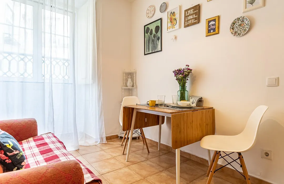 3 Bedroom Apartment Close To The Castle-1