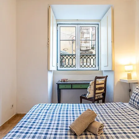 3 Bedroom Apartment Close To The Castle-2
