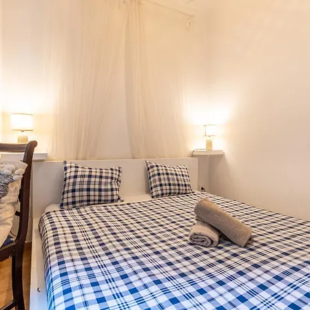 3 Bedroom Apartment Close To The Castle-3